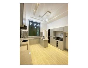 5 Bedroom Contemporary duplex - 4