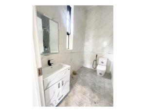 5 Bedroom Contemporary duplex - 9