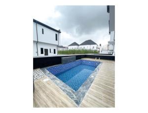 5 Bedroom Contemporary duplex - 10