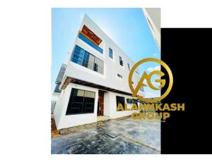5 BEDROOM DUPLEX